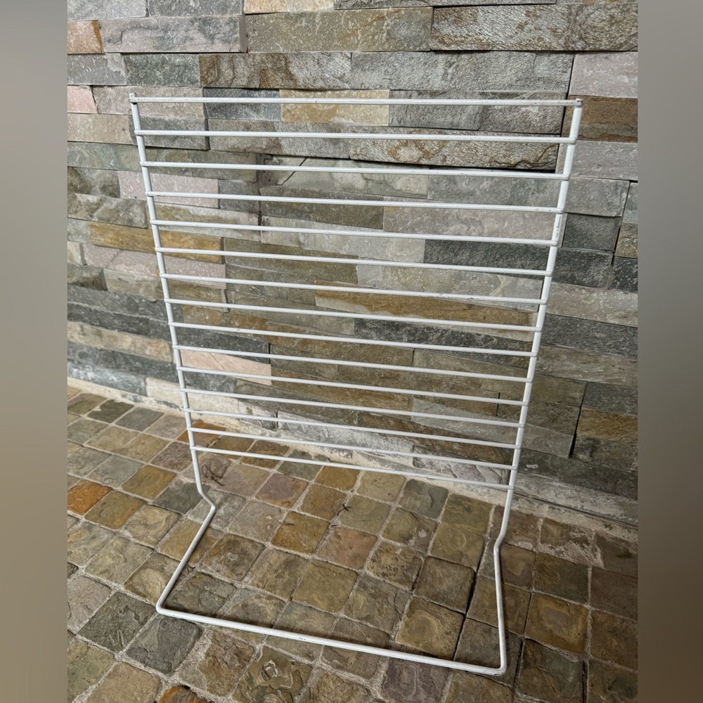 Table top display rack - Picture 2 of 3